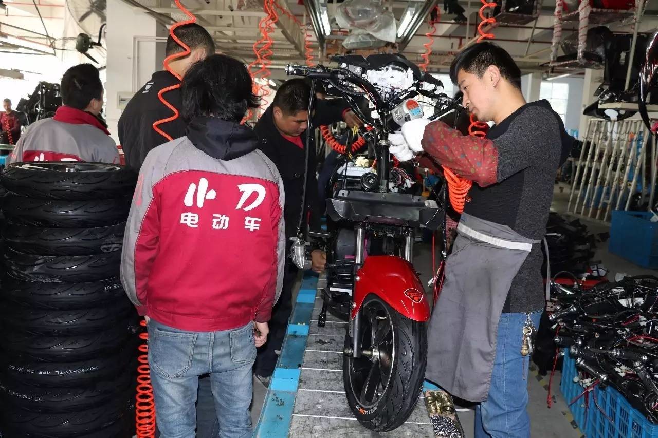 專(zhuān)業(yè)生產(chǎn)PVC護(hù)套、銅排、鋁排、新能源電池銅/鋁軟連接-人禾電子